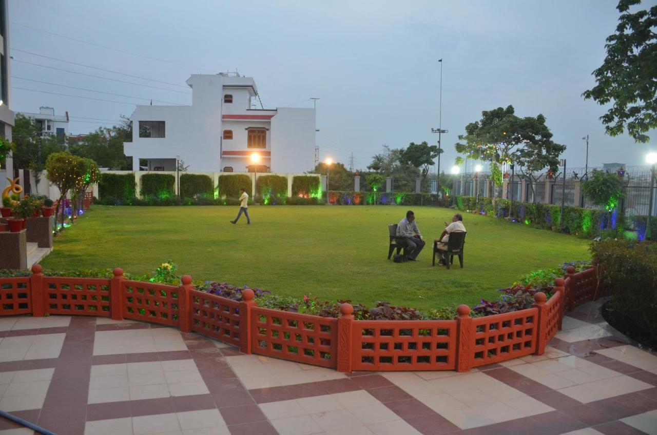 Sakura Hotel Lucknow Exterior photo